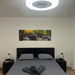 Alexander Home, Los Cristianos