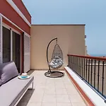 Comfortable Villa Private Garden