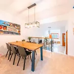 Spacious Home With Lovely Garden - Tcm