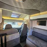 Autocaravana Para 6 Plazas Posibilidad De Moverse O Dormir