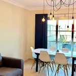 Spacious House With Pool Views And Bbq, Eternal Summer Serenity