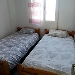 Apartamento con terraza privada y piscinas