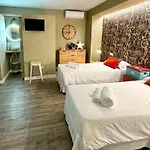 Tak Boutique Old Town