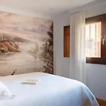 Cozy House With Parking Included
