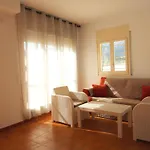 Apartamento En El Port De La Selva: Planta Baja, Terraza Y Wifi A Metros De La Playa - Es-228-52