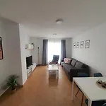 Moderno Apartamento 3 Dormitorios, Garaje Y Piscina