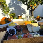 El Patio De Los Naranjos