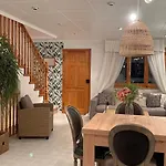 Vivienda A Pie De Playa Con Piscina Privada