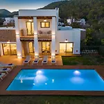 Villa In Ibiza Town Sleeps 10 To 12 Guests
