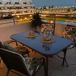 Privatunterkunft Mit Grosser Poolanlage, Meerblick