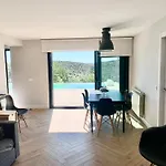 Chalet Nuevo En La Montana, Con Chimenea