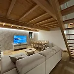 Cabanas Do Carpinteiro / Santiago De Compostela - Rias Baixas