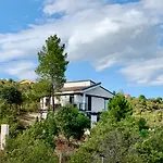 Chalet Nuevo En La Montana, Con Chimenea
