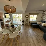Waterfront 3 Bed Apartment, 90M From The Beach