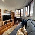 Atuaire Home Vivienda B Luminosa Parking Incluido En Plena Calle Comercial