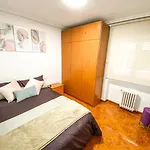 Residencial Leyra, Piso Centrico De 6 Habitaciones, 8 Camas