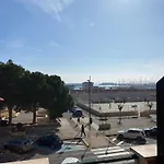 Frente Al Puerto Y Junto A La Playa Del Arenal