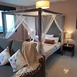 Apartamentos Los Establos - Residential Rentals