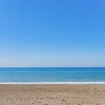 Nuevo Con Piscina Y Parking En La Playa