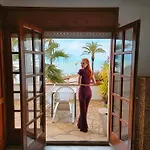 Villa Jo - Stunning Front Line Beach House.