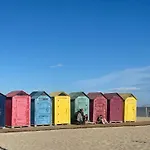 Modern Apartment Directly On The Beach With Wifi And Air Conditioning