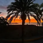 Modern Apartment Directly On The Beach With Wifi And Air Conditioning