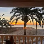 Modern Apartment Directly On The Beach With Wifi And Air Conditioning