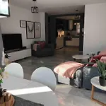Neu Renovierte, Moderne Wohnung In Strandnaehe