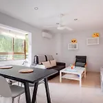 2 Bed Apartment Near The Beach With Pool