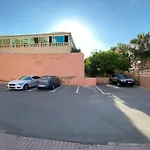 2 Bed Apartment Near The Beach With Pool