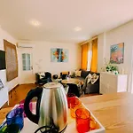 Decapi House