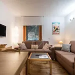 Bonaigua 006 By Seamount Rentals