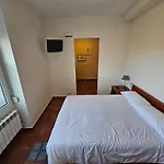 Hostal Jp Y Estudios