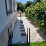 CHALET A SOLO 5 MIN DE OURENSE CIUDAD con jardín y barbacoa