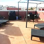 Grand solarium, jacuzzi privé,piscine,tout confort