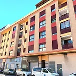 Piso Amplio De 3 Habitaciones, 2 Banos, Ascensor Y Parking