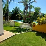 Chalet la Huerta con piscina chimenea y Wifi