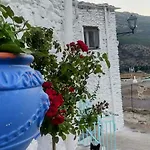 La Maestra