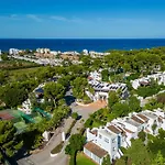 Villa Blanca Situated In A Luxurious Spa Resort