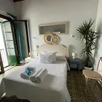 Dona Lola Rooms