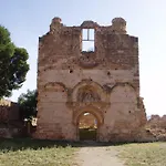 Masía de San Juan, casa rural renovada y con terraza privada en castillo con piscina