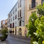 Dwo Abaster Suites