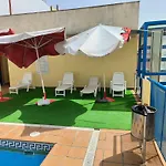 Acceso Sevilla Piscina Moderno Parking Gratis