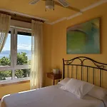 Lovely 1-Bed Apartment In Portonovo Spain