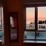 Samil Apartment, primera línea de playa con Wifi y Garaje