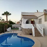 Acogedora Casa Con Piscina