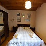 Casa Luisa Biedes, Pilona