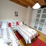 Casa Luisa Biedes, Pilona