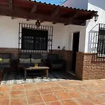Bonito chalet en La Cala con gran jardín privado