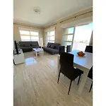 Modern Flat Close To Beach